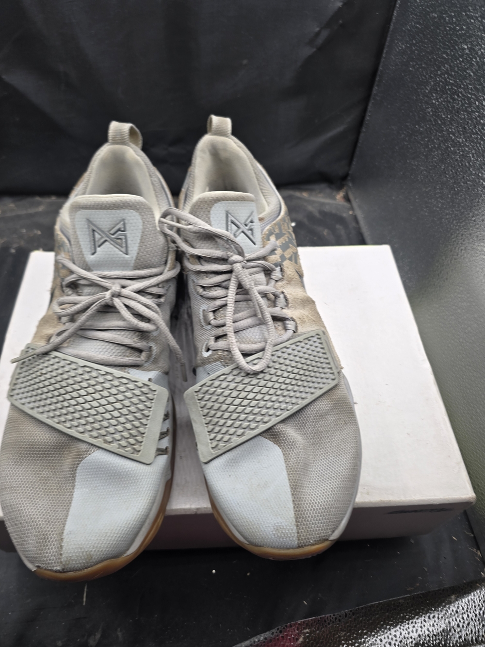 Nike Men's Light Gray Athletic Sneakers with Gum Outsole